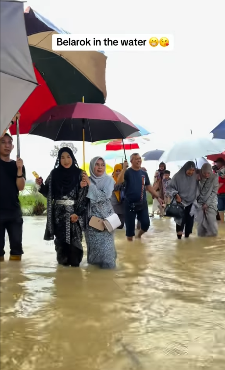 Cinta dalam Banjir: Gaya Unik Melangsungkan Pernikahan